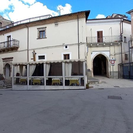 Alloggi Piazza Umberto Primo Pacentro Kültér fotó