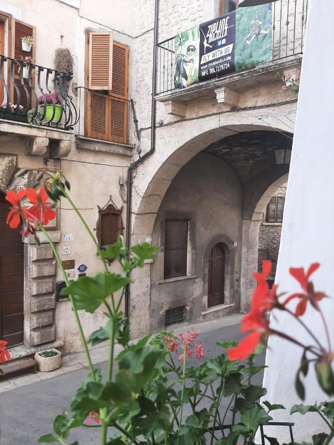 Alloggi Piazza Umberto Primo Pacentro Kültér fotó