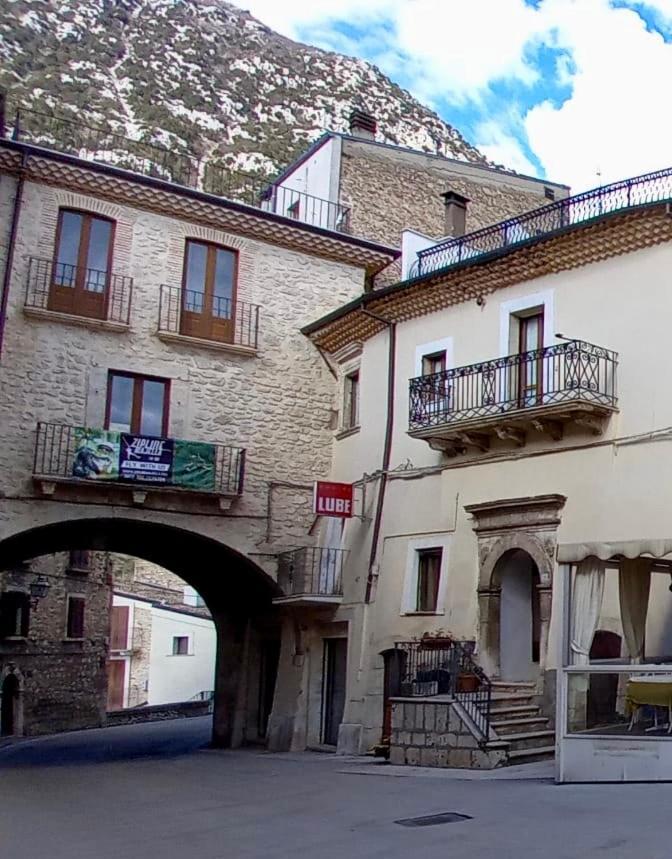 Alloggi Piazza Umberto Primo Pacentro Kültér fotó